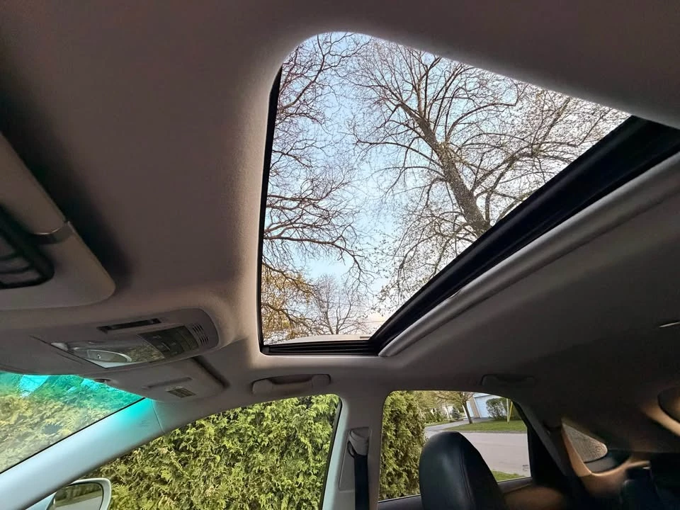 2010 Lexus RX 3rd Gen - Image 16 of 20
