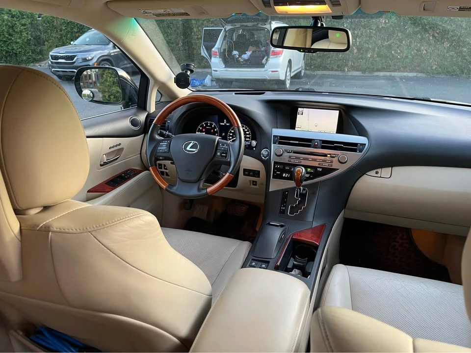 2010 Lexus RX 3rd Gen - Image 12 of 20
