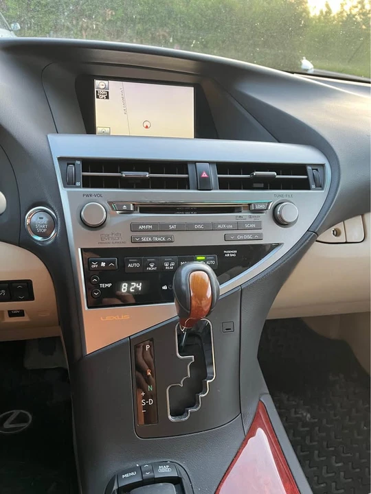 2010 Lexus RX 3rd Gen - Image 18 of 20