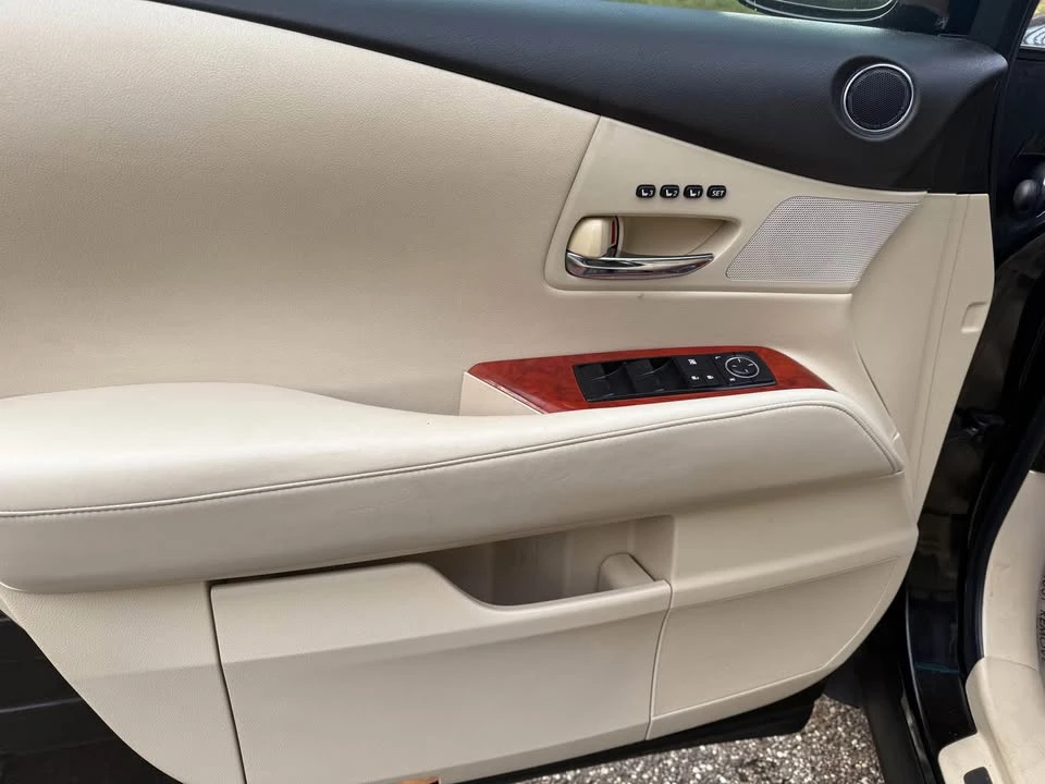 2010 Lexus RX 3rd Gen - Image 16 of 20