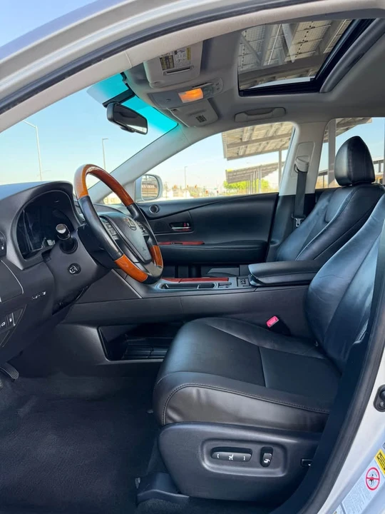 2010 Lexus RX 3rd Gen - Image 11 of 16