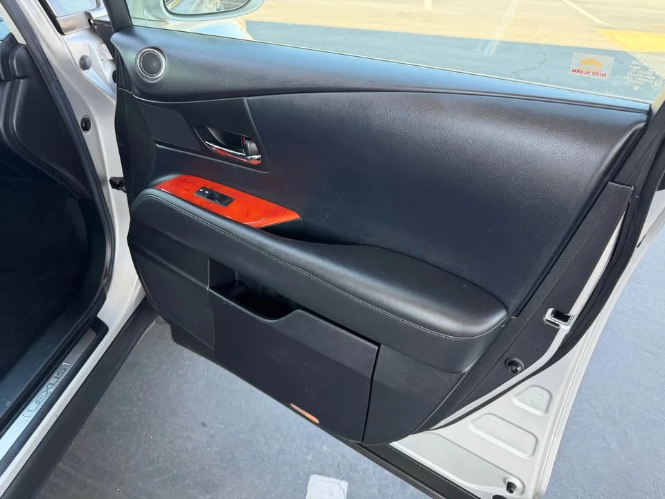 2010 Lexus RX 3rd Gen - Image 10 of 16