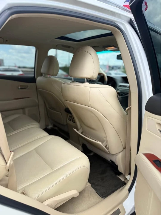 2010 Lexus RX 3rd Gen - Image 15 of 16