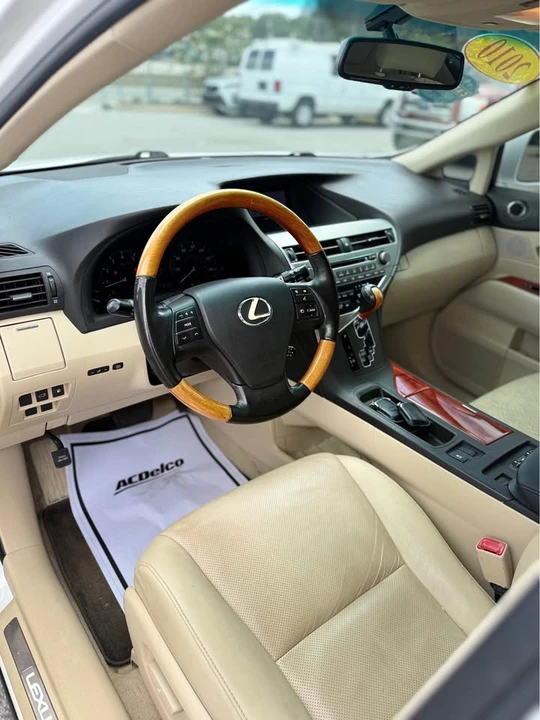 2010 Lexus RX 3rd Gen - Image 9 of 16