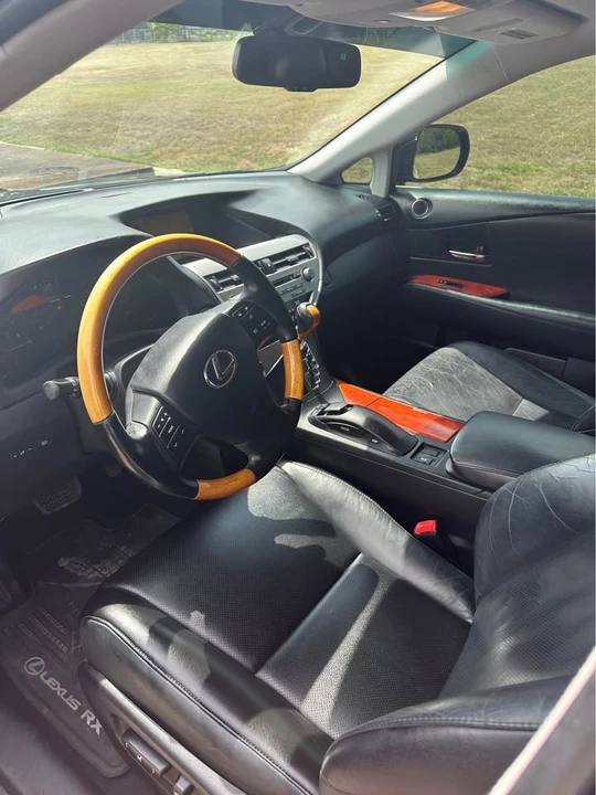 2010 Lexus RX 3rd Gen - Image 6 of 10
