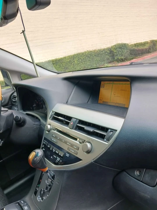 2010 Lexus RX 3rd Gen - Image 12 of 17