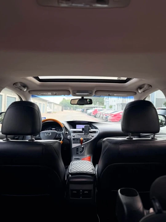 2010 Lexus RX 3rd Gen - Image 10 of 15
