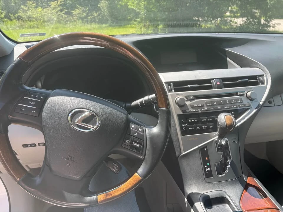 2010 Lexus RX 3rd Gen - Image 9 of 10