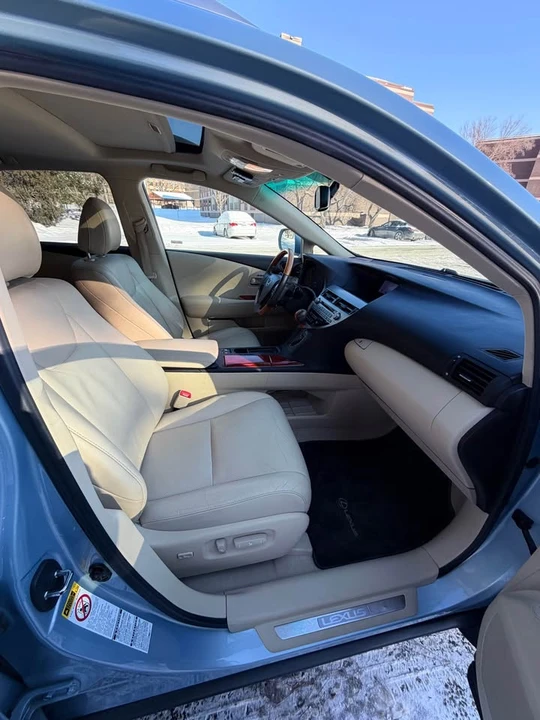 2010 Lexus RX 3rd Gen - Image 17 of 19