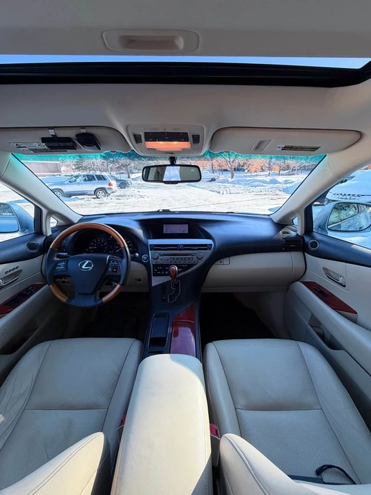 2010 Lexus RX 3rd Gen - Image 18 of 19