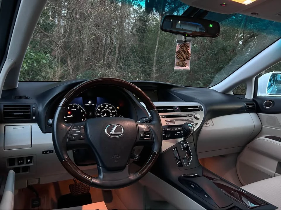2010 Lexus RX 3rd Gen - Image 14 of 18