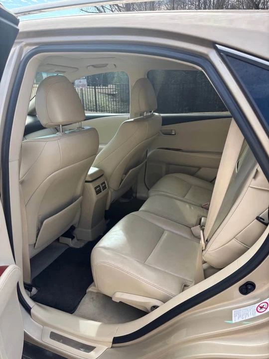 2010 Lexus RX 3rd Gen - Image 18 of 19