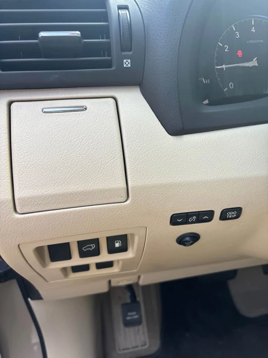 2010 Lexus RX 3rd Gen - Image 8 of 19