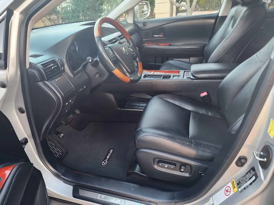 2010 Lexus RX 3rd Gen - Image 6 of 9