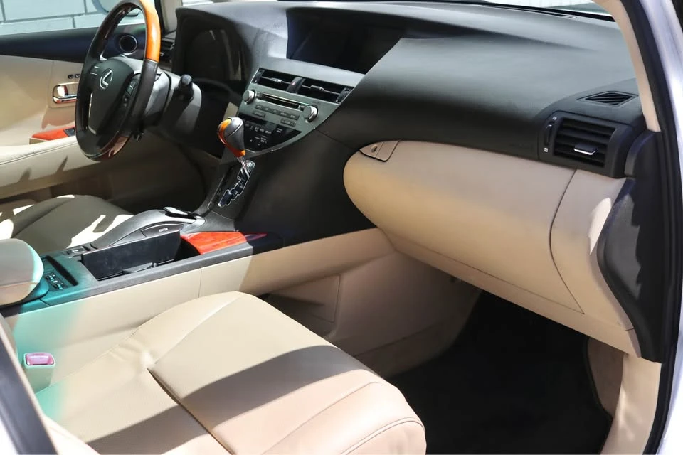 2010 Lexus RX 3rd Gen - Image 13 of 18