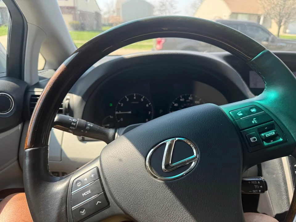 2010 Lexus RX 3rd Gen - Image 17 of 19