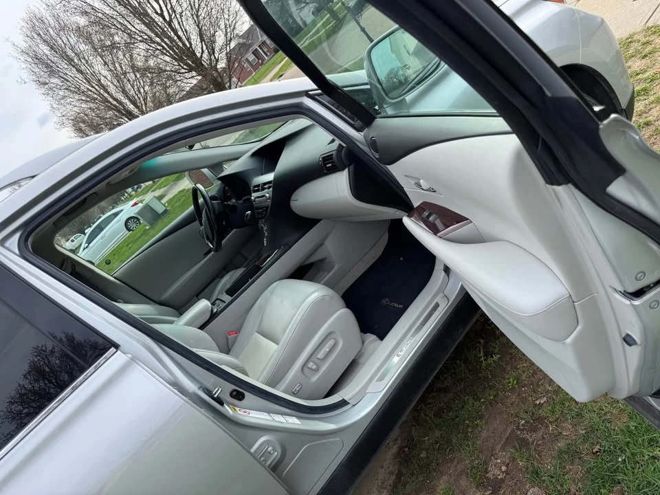 2010 Lexus RX 3rd Gen - Image 15 of 19