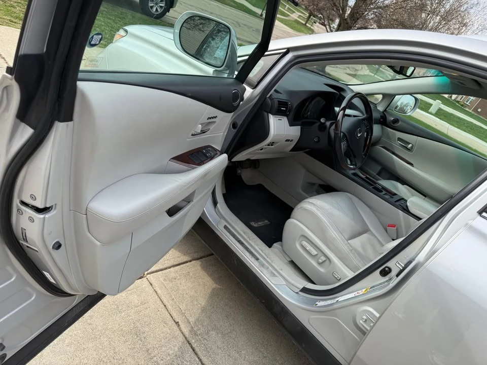 2010 Lexus RX 3rd Gen - Image 14 of 19