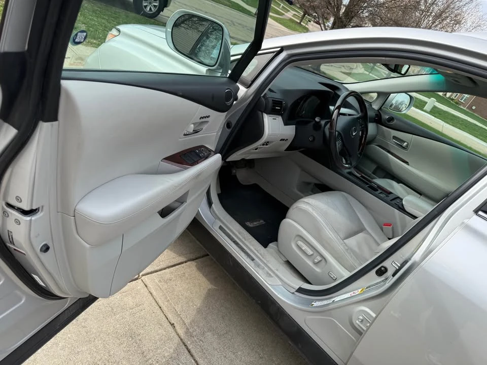 2010 Lexus RX 3rd Gen - Image 13 of 19