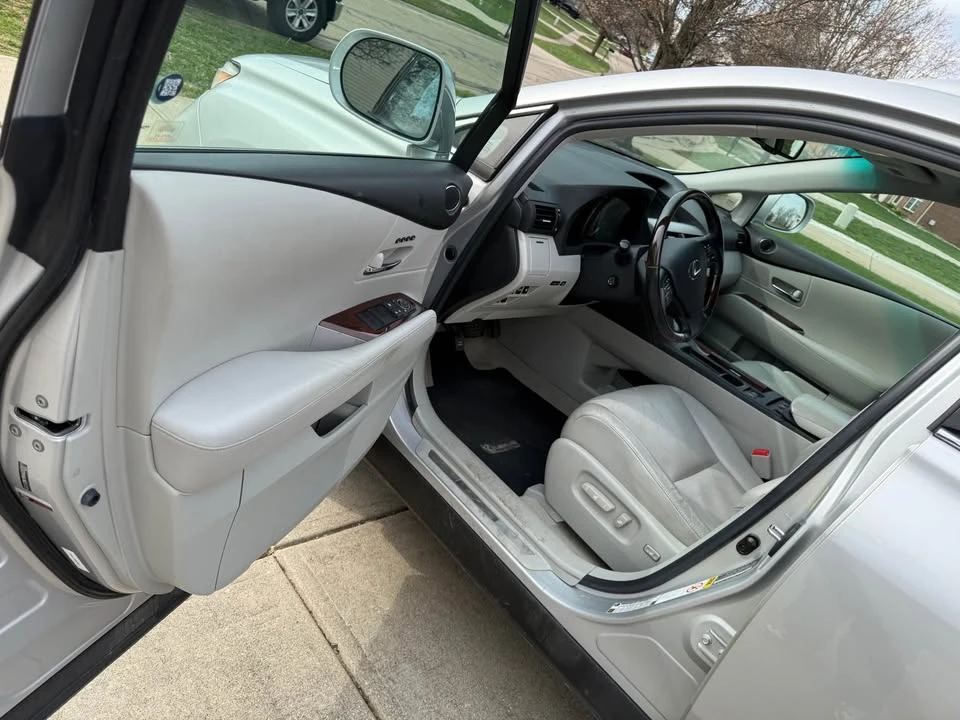 2010 Lexus RX 3rd Gen - Image 10 of 19