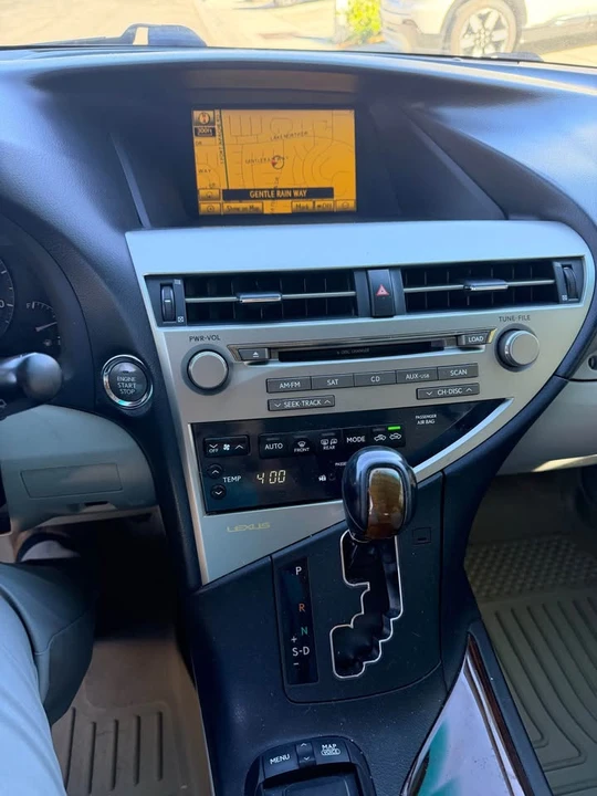 2010 Lexus RX 3rd Gen - Image 10 of 18