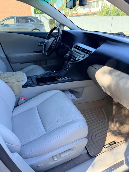 2010 Lexus RX 3rd Gen - Image 16 of 18