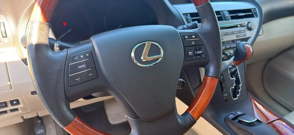 2010 Lexus RX 3rd Gen - Image 10 of 11