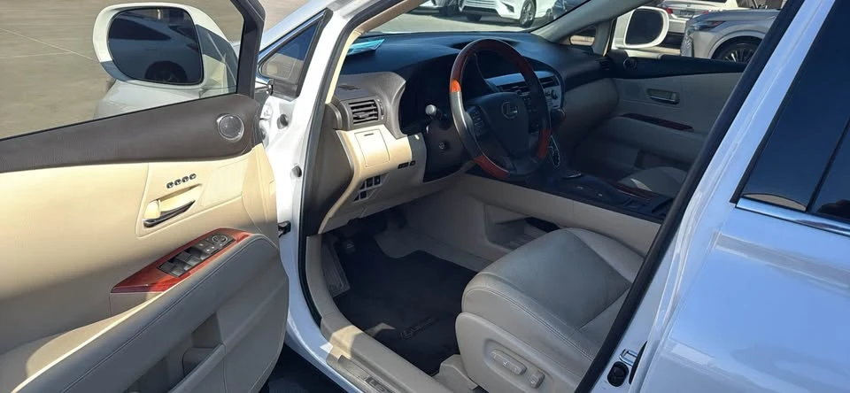 2010 Lexus RX 3rd Gen - Image 5 of 11