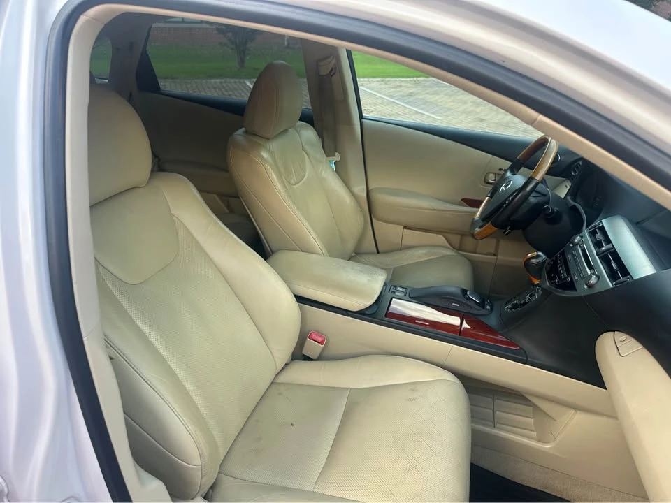 2010 Lexus RX 3rd Gen - Image 10 of 14