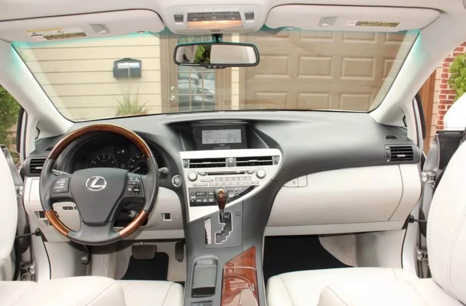 2010 Lexus RX 3rd Gen - Image 4 of 17