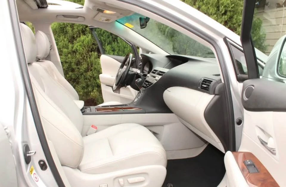 2010 Lexus RX 3rd Gen - Image 11 of 17