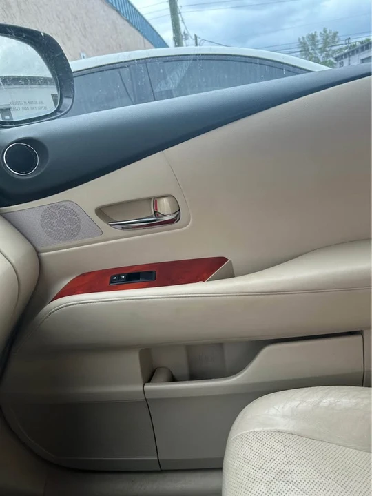 2010 Lexus RX 3rd Gen - Image 12 of 15