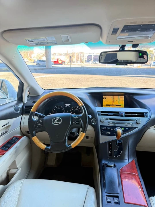 2010 Lexus RX 3rd Gen - Image 9 of 19