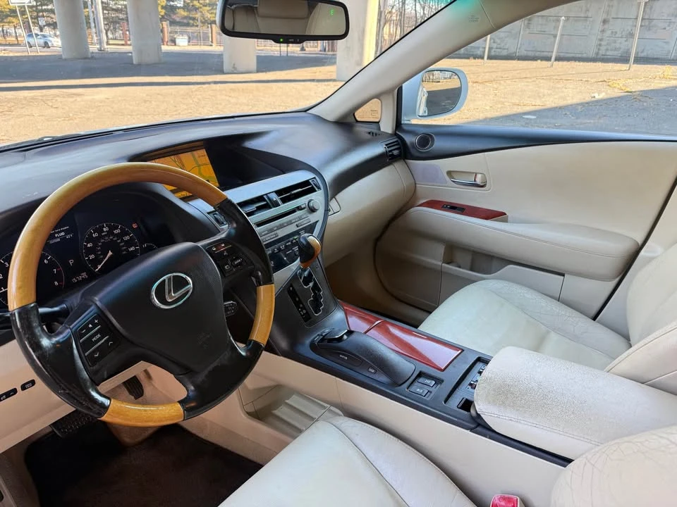 2010 Lexus RX 3rd Gen - Image 14 of 19
