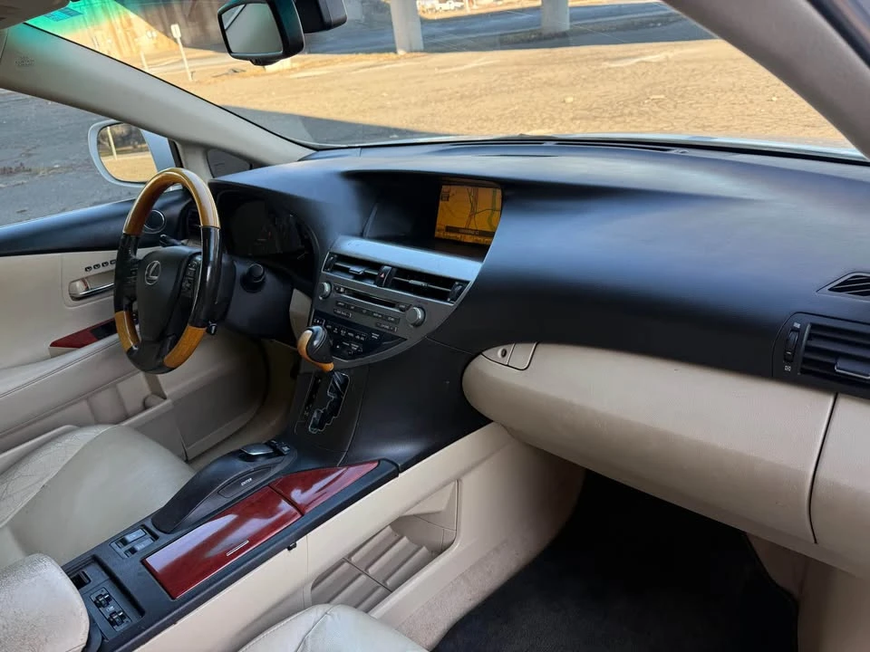 2010 Lexus RX 3rd Gen - Image 15 of 19