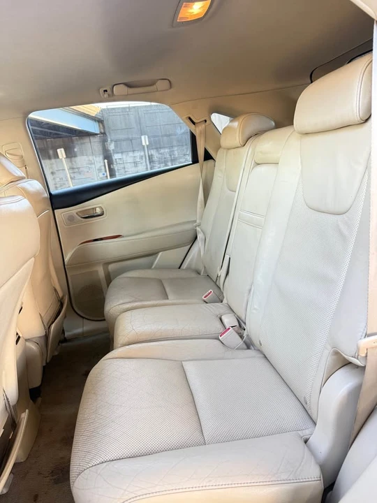 2010 Lexus RX 3rd Gen - Image 17 of 19