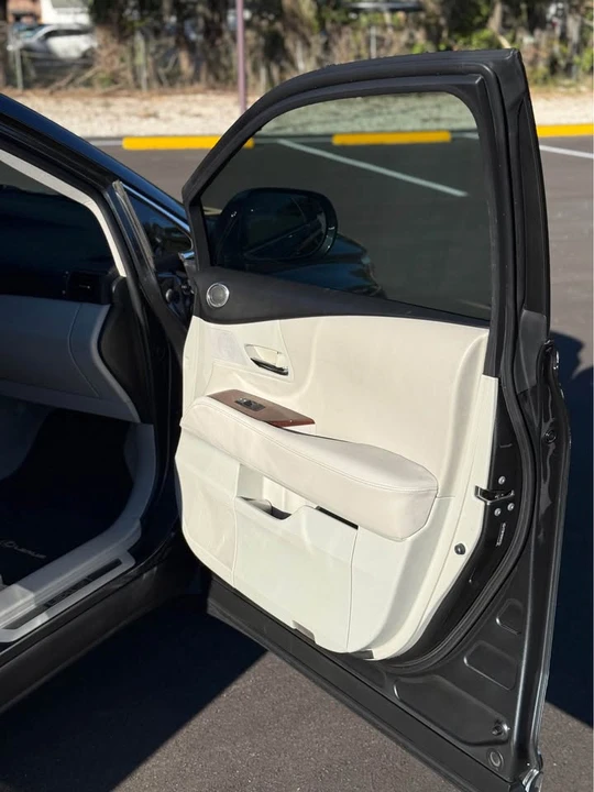 2010 Lexus RX 3rd Gen - Image 17 of 18