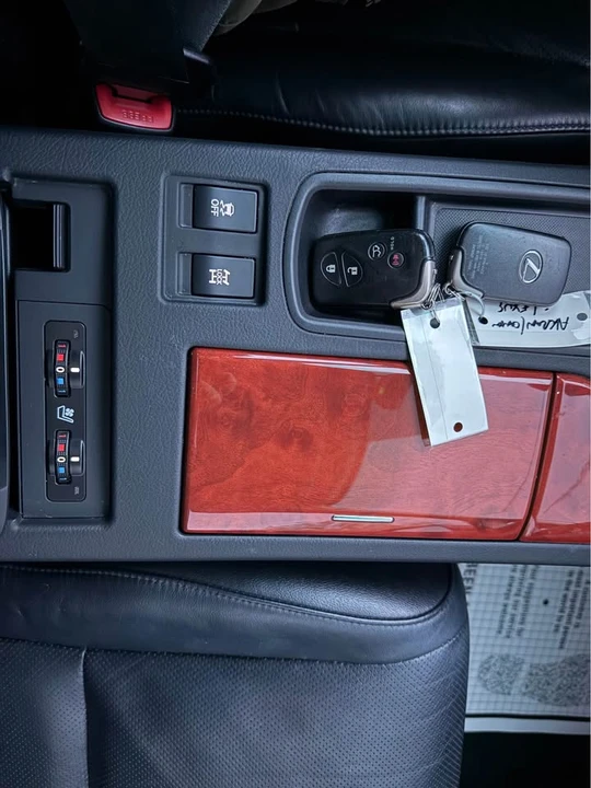 2010 Lexus RX 3rd Gen - Image 14 of 20