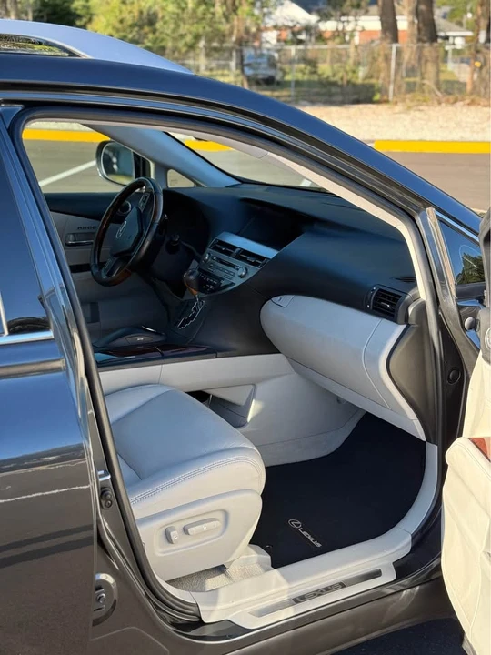 2010 Lexus RX 3rd Gen - Image 16 of 18