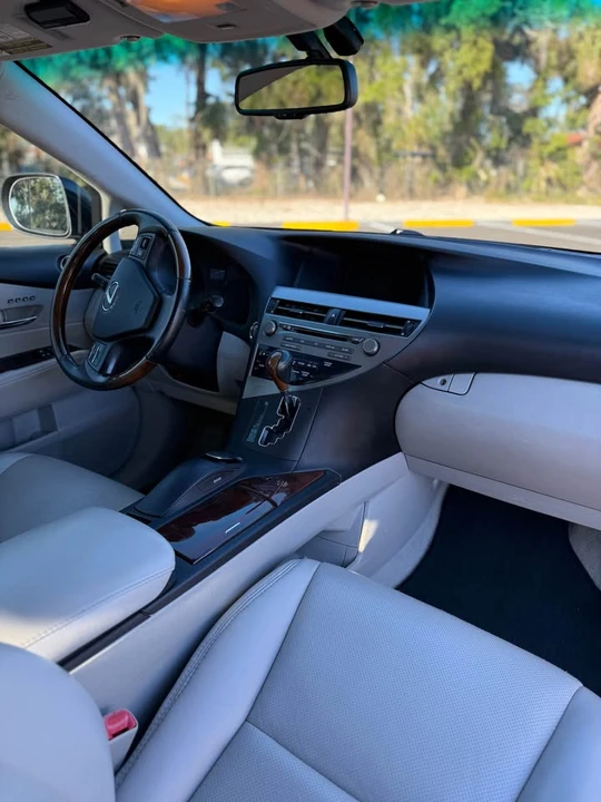 2010 Lexus RX 3rd Gen - Image 9 of 18