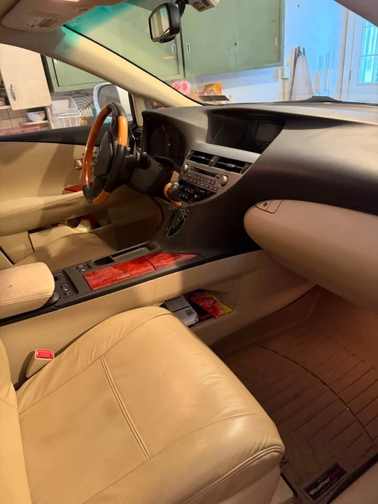 2010 Lexus RX 3rd Gen - Image 7 of 12