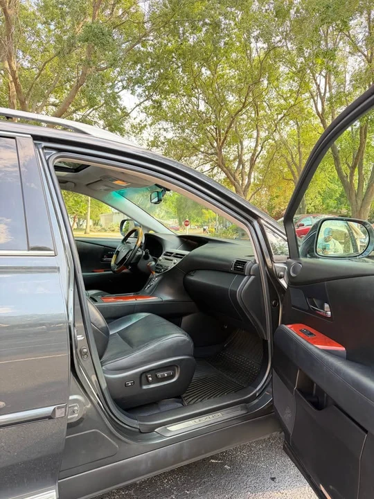 2010 Lexus RX 3rd Gen - Image 8 of 20
