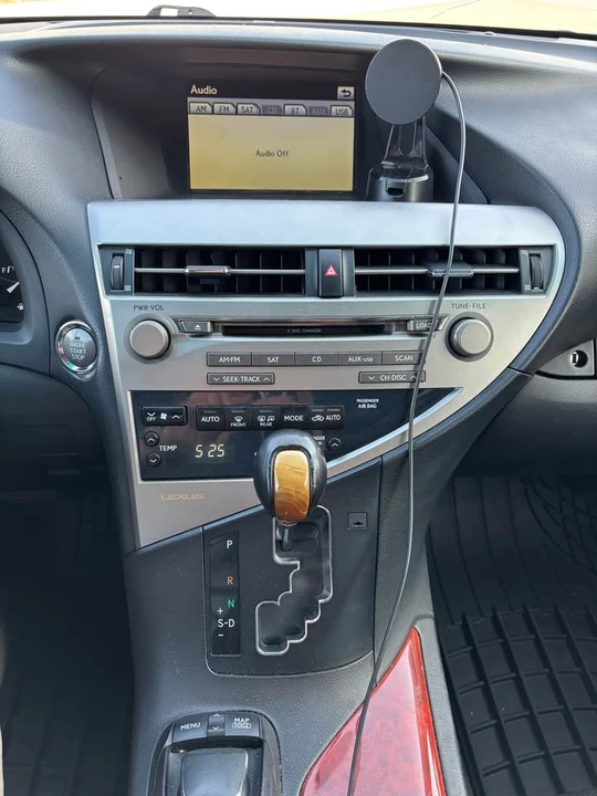 2010 Lexus RX 3rd Gen - Image 10 of 11