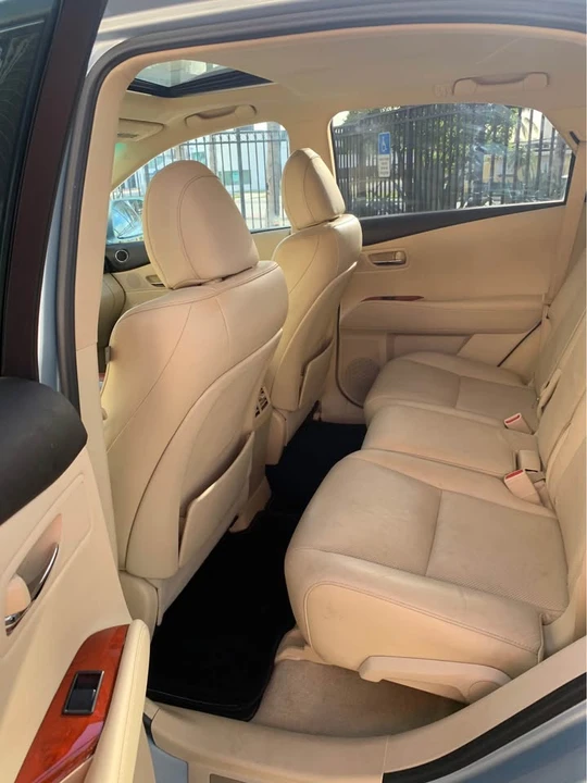 2010 Lexus RX 3rd Gen - Image 18 of 19