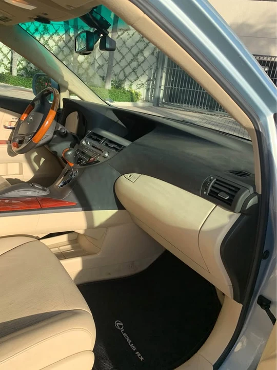 2010 Lexus RX 3rd Gen - Image 17 of 19