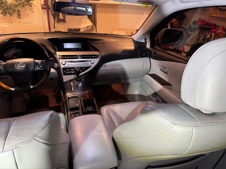 2010 Lexus RX 3rd Gen - Image 9 of 16