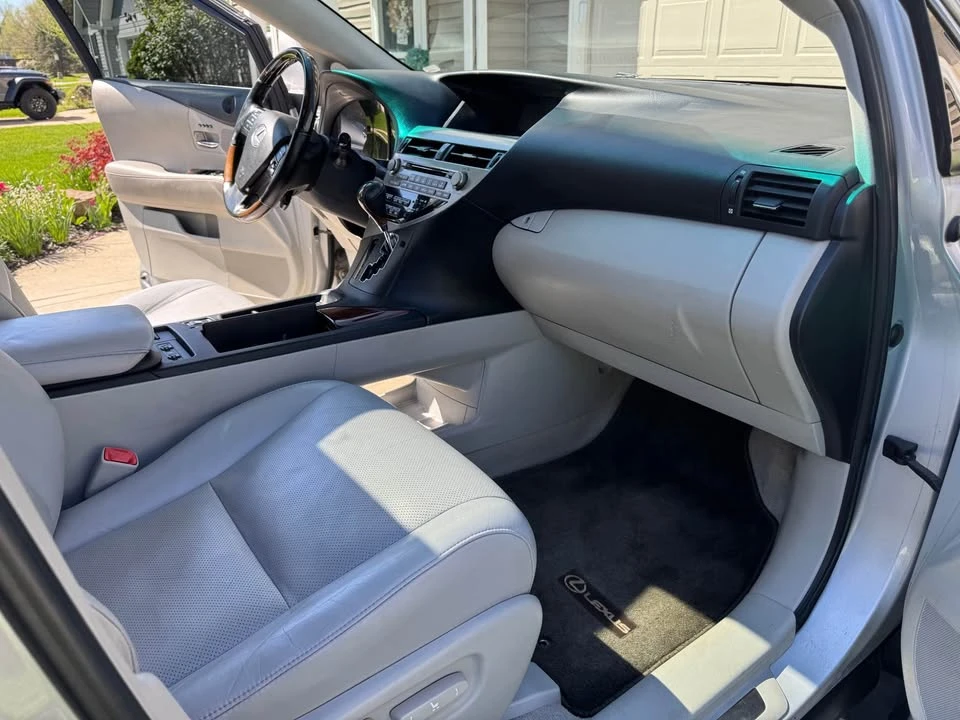 2010 Lexus RX 3rd Gen - Image 11 of 16