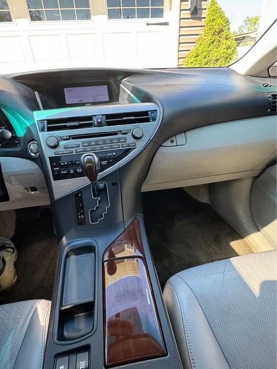 2010 Lexus RX 3rd Gen - Image 14 of 16