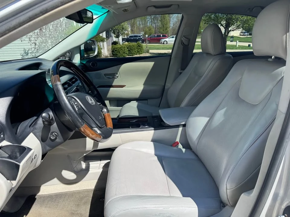 2010 Lexus RX 3rd Gen - Image 10 of 16