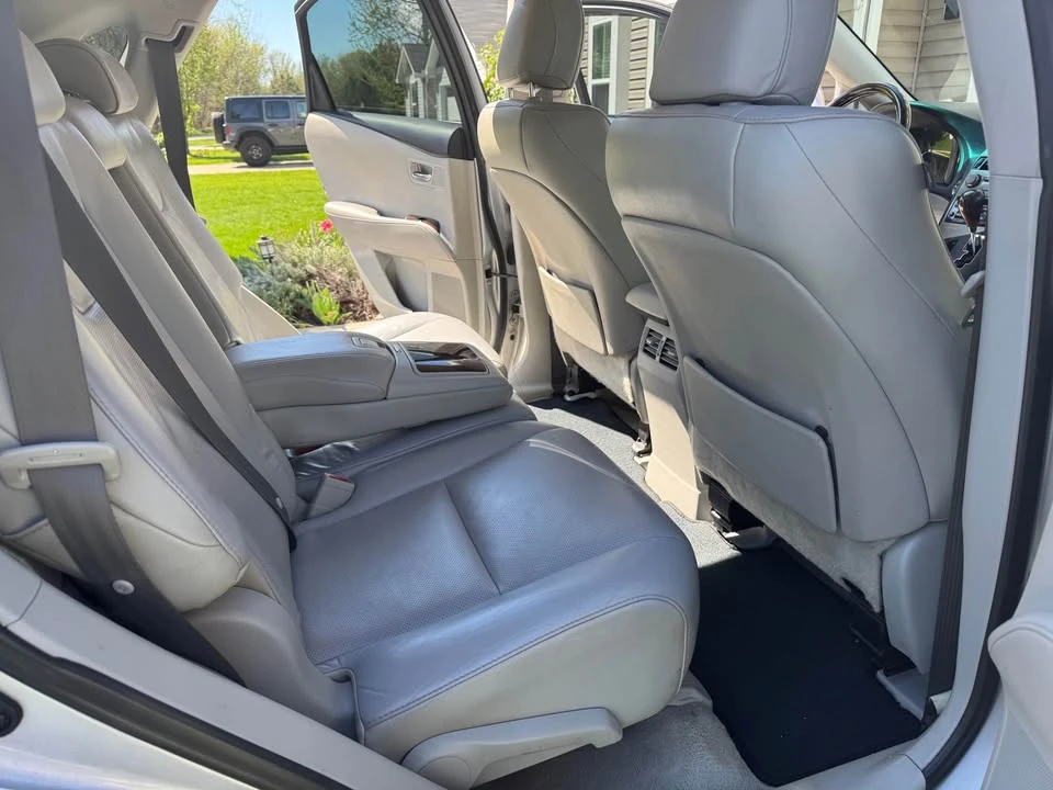 2010 Lexus RX 3rd Gen - Image 12 of 16